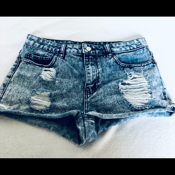 FOREVER 21 SHORTS JEANS DISTRESSED SIZE 28 - Picture 3 of 9